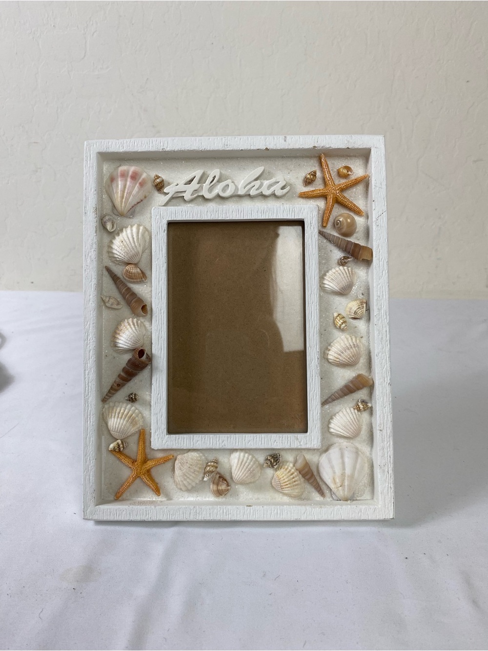 White 'Aloha' Seashell Picture Frame with Starfish Accent 4x6